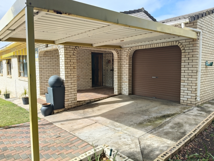 3 Bedroom Property for Sale in Wavecrest Eastern Cape